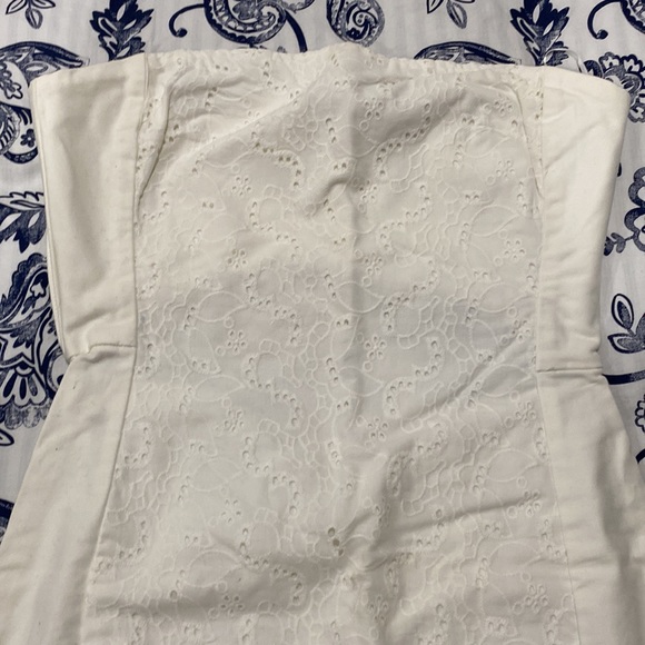 NWOT H&M strapless dress with eyelet center pattern and slit back opening sz 8 - Picture 2 of 3